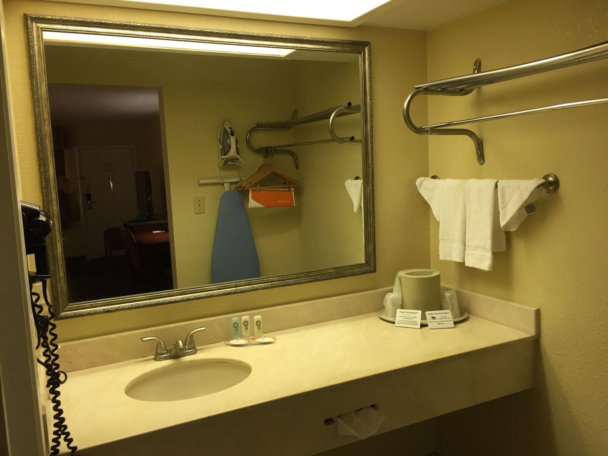 Econo Lodge Inn & Suites Eagle Pass Bagian luar foto