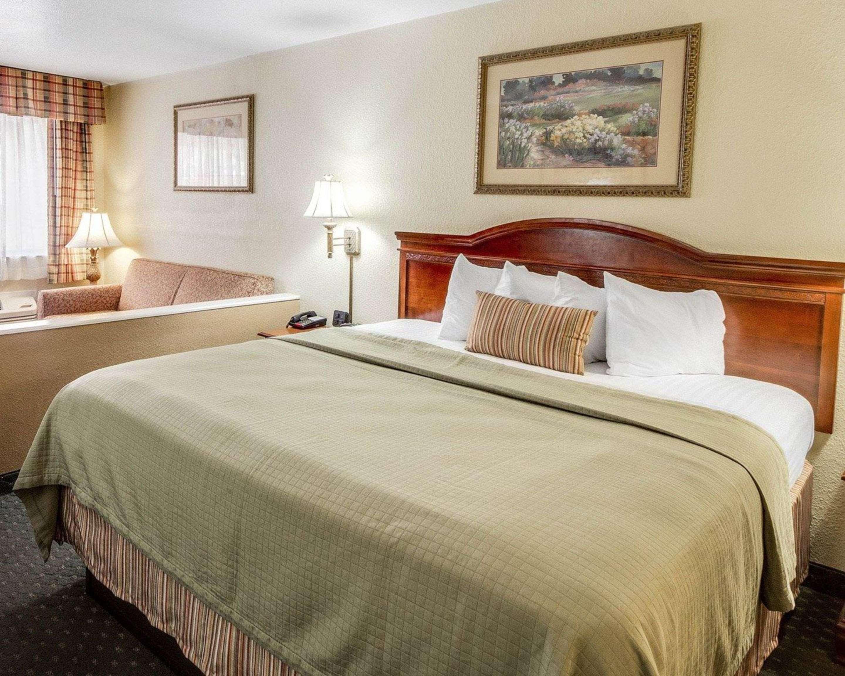 Econo Lodge Inn & Suites Eagle Pass Bagian luar foto