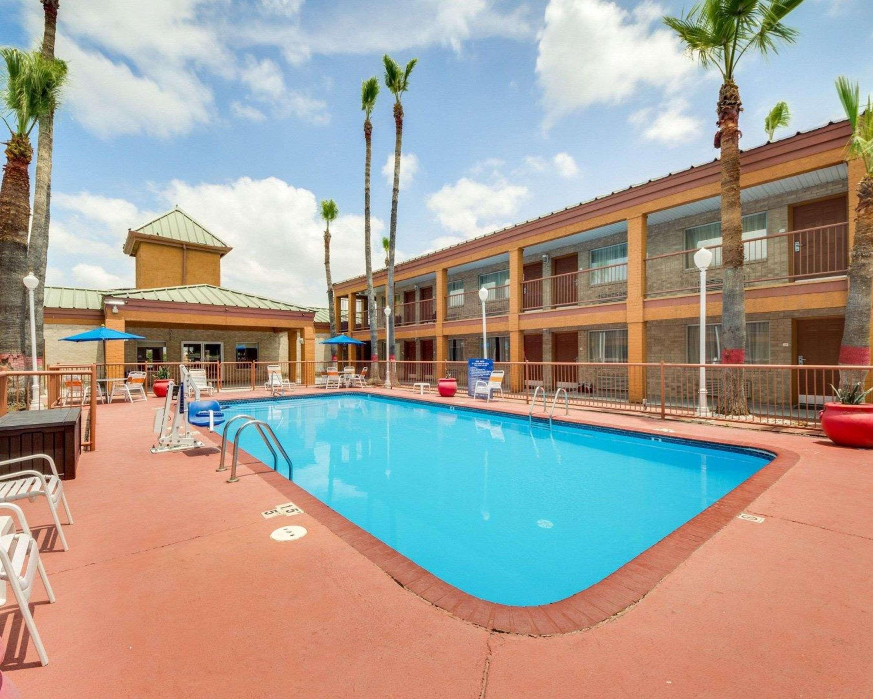 Econo Lodge Inn & Suites Eagle Pass Bagian luar foto