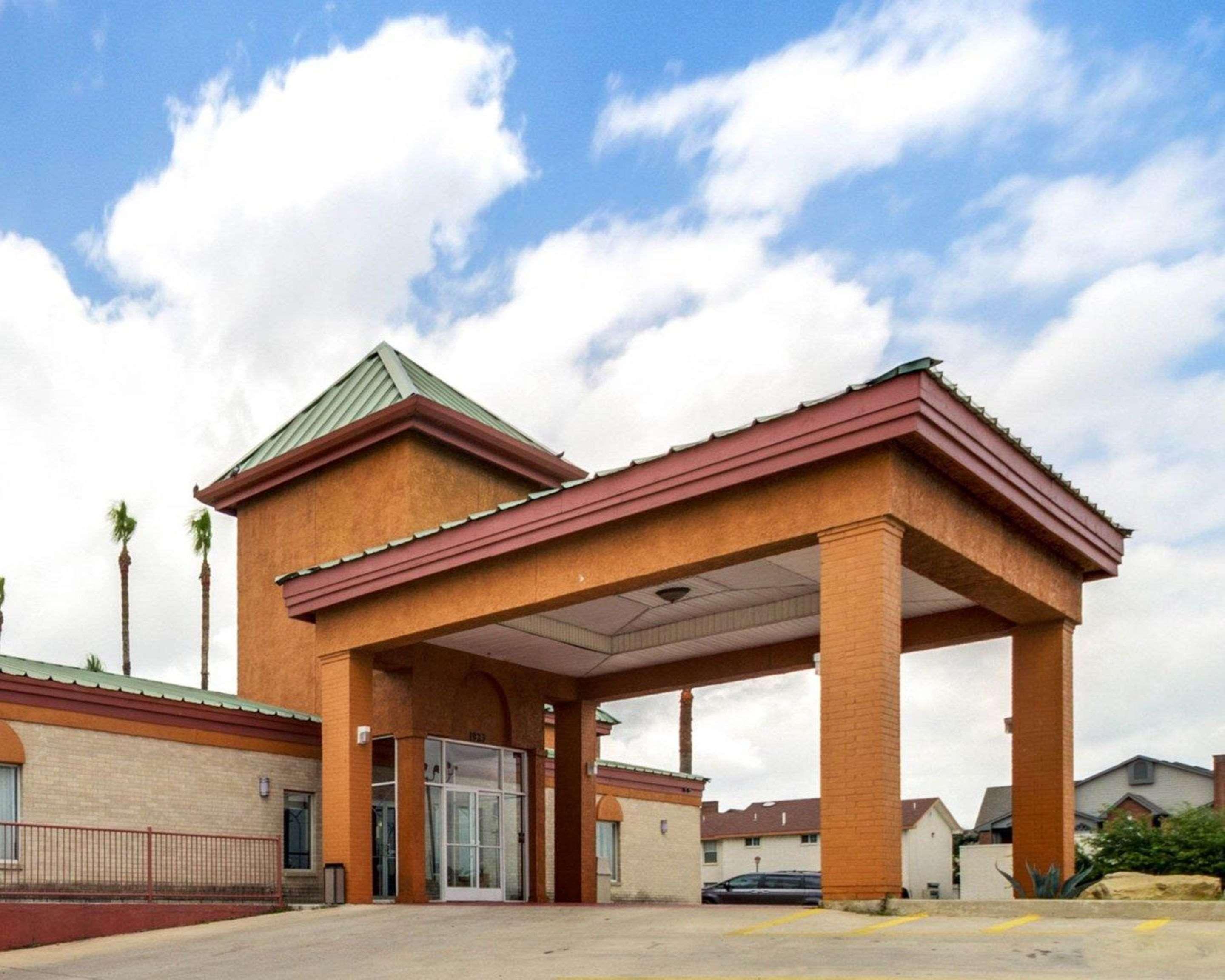 Econo Lodge Inn & Suites Eagle Pass Bagian luar foto