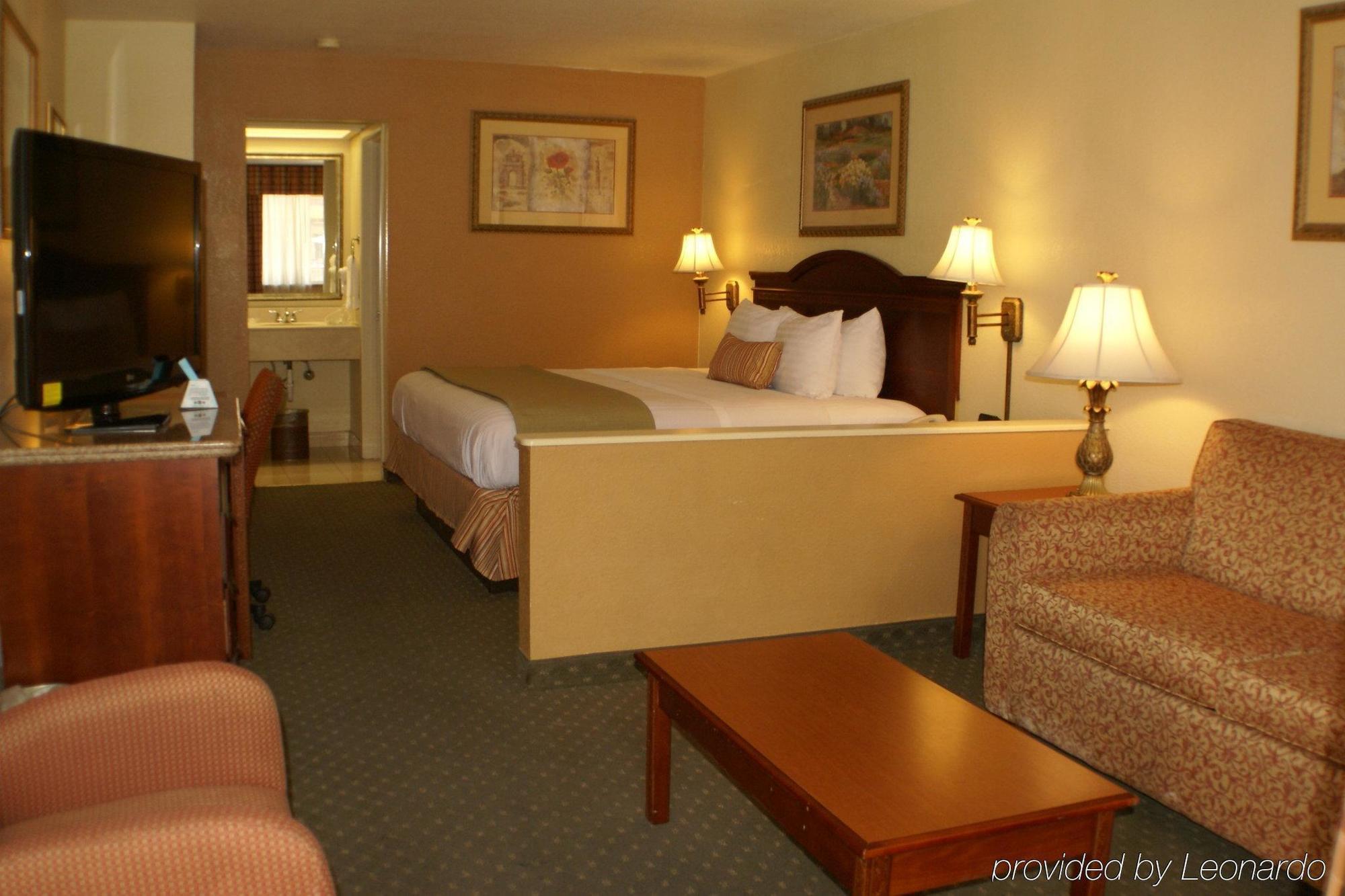 Econo Lodge Inn & Suites Eagle Pass Bagian luar foto