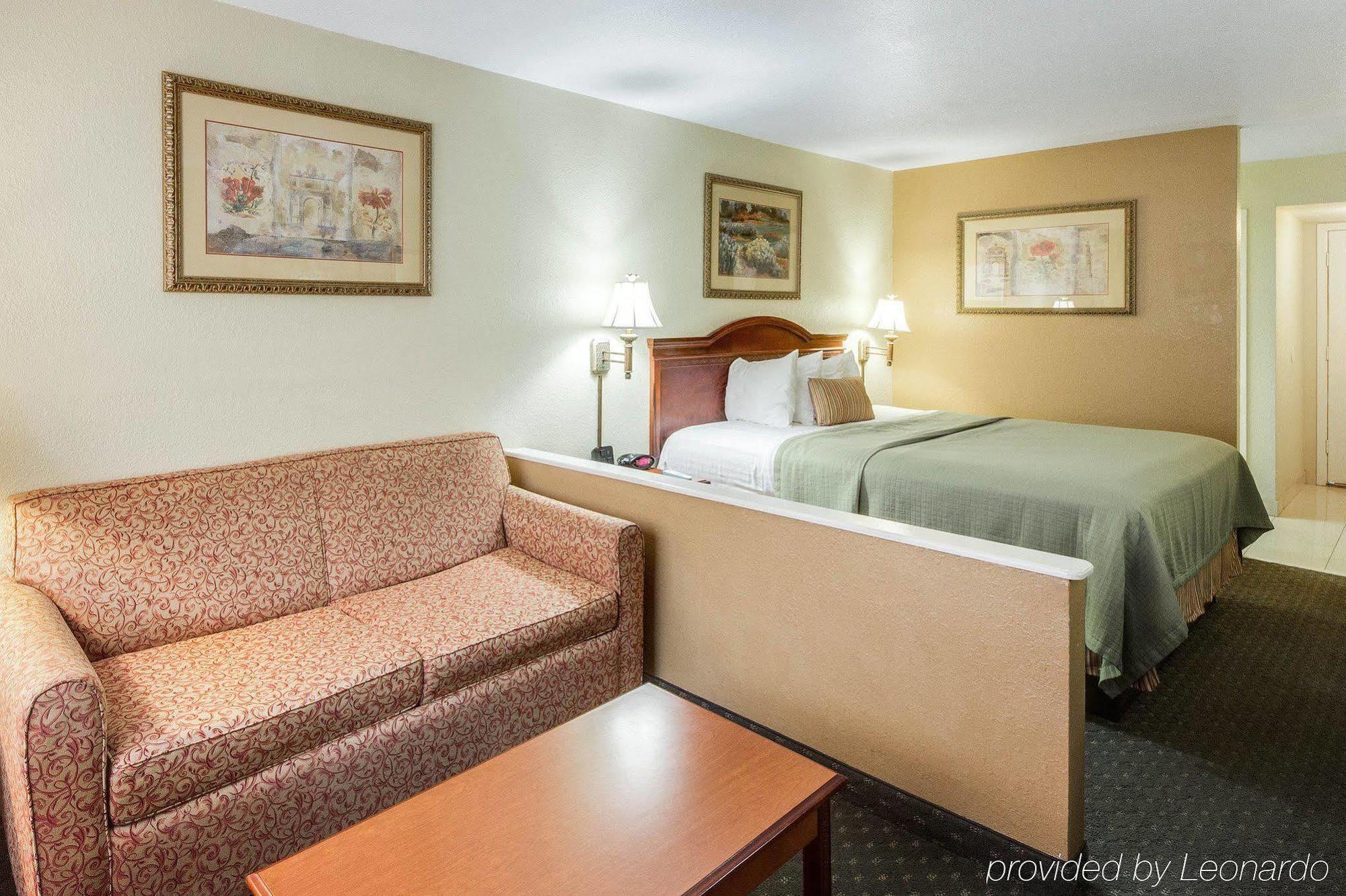 Econo Lodge Inn & Suites Eagle Pass Bagian luar foto