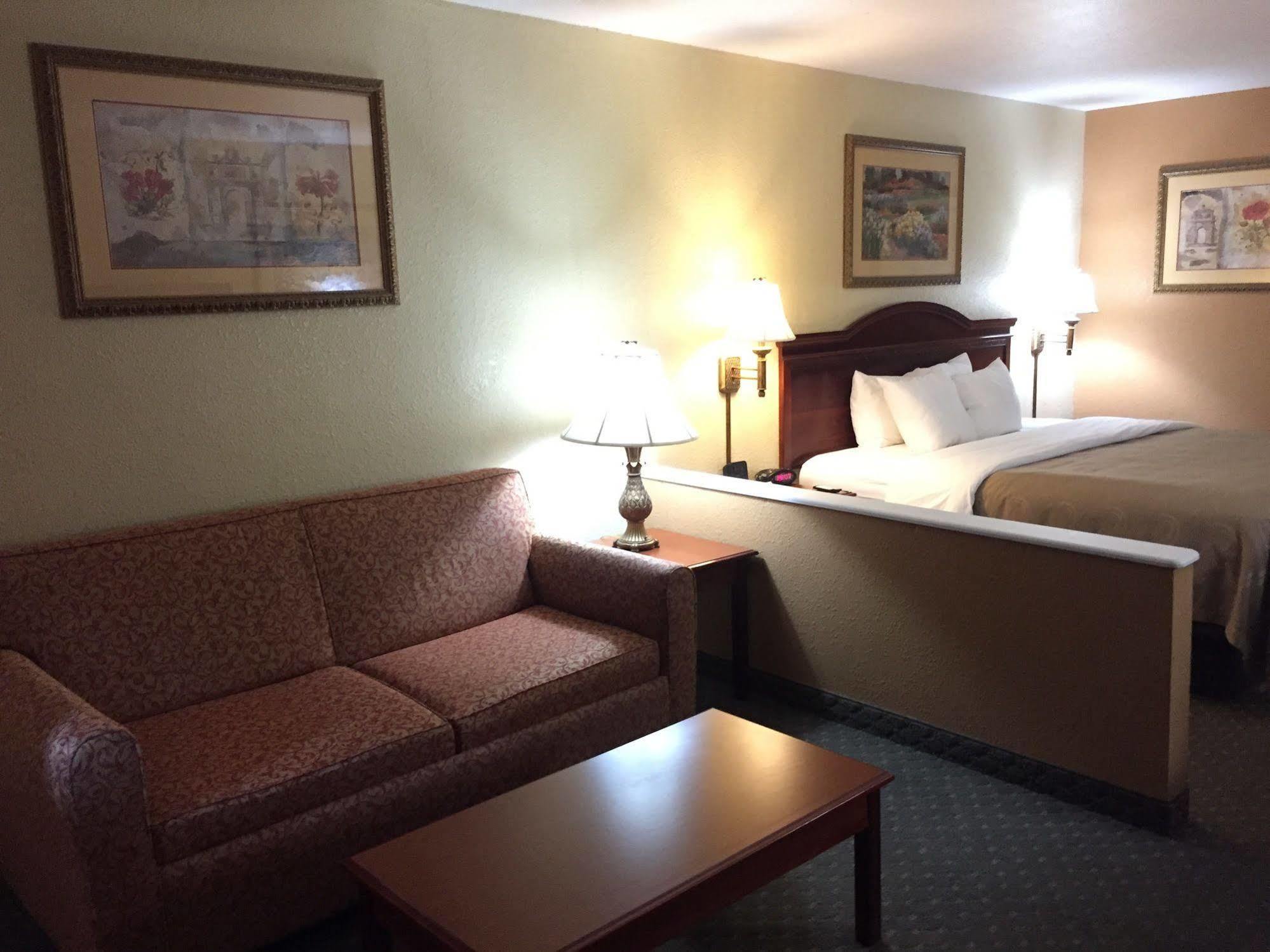 Econo Lodge Inn & Suites Eagle Pass Bagian luar foto