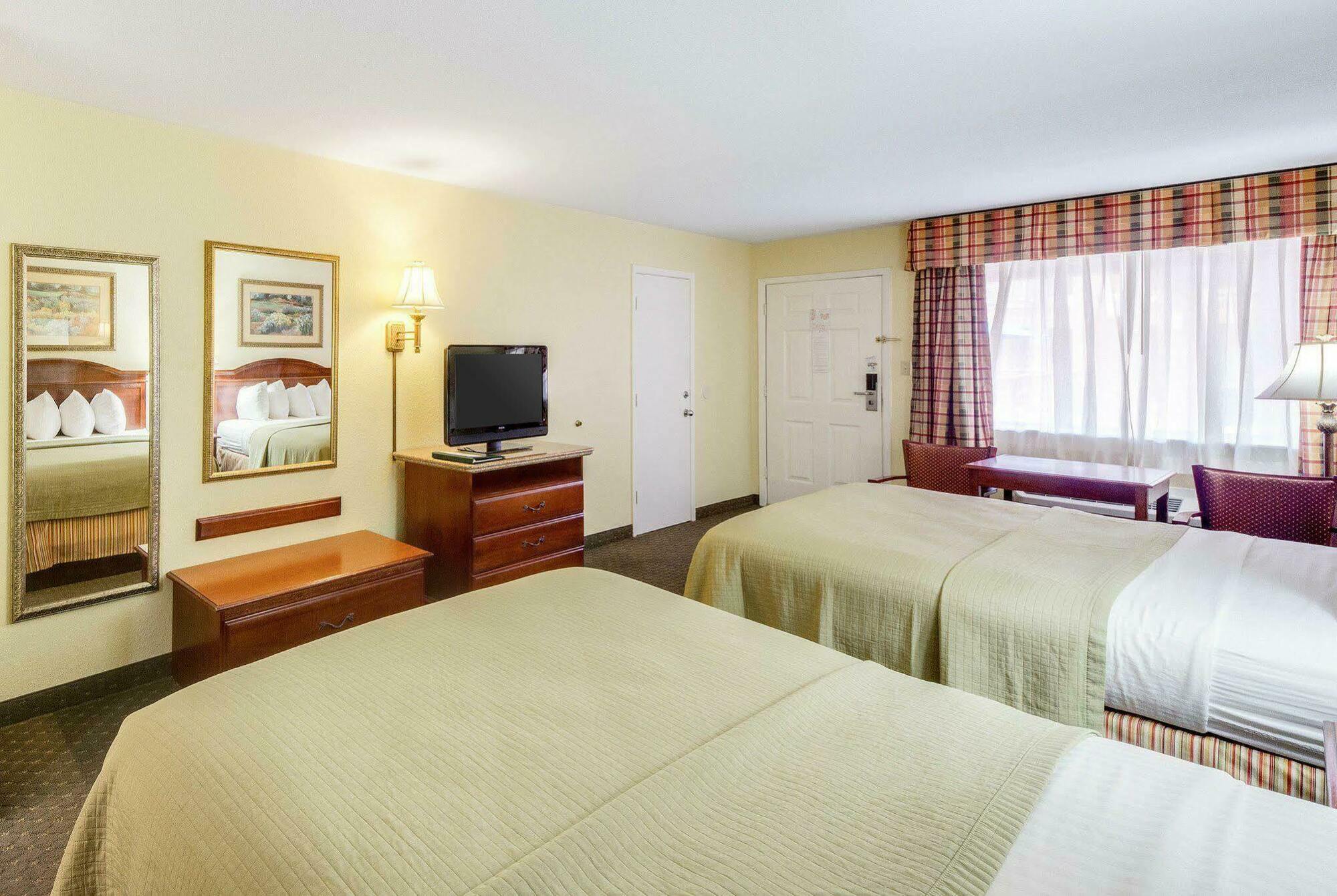 Econo Lodge Inn & Suites Eagle Pass Bagian luar foto