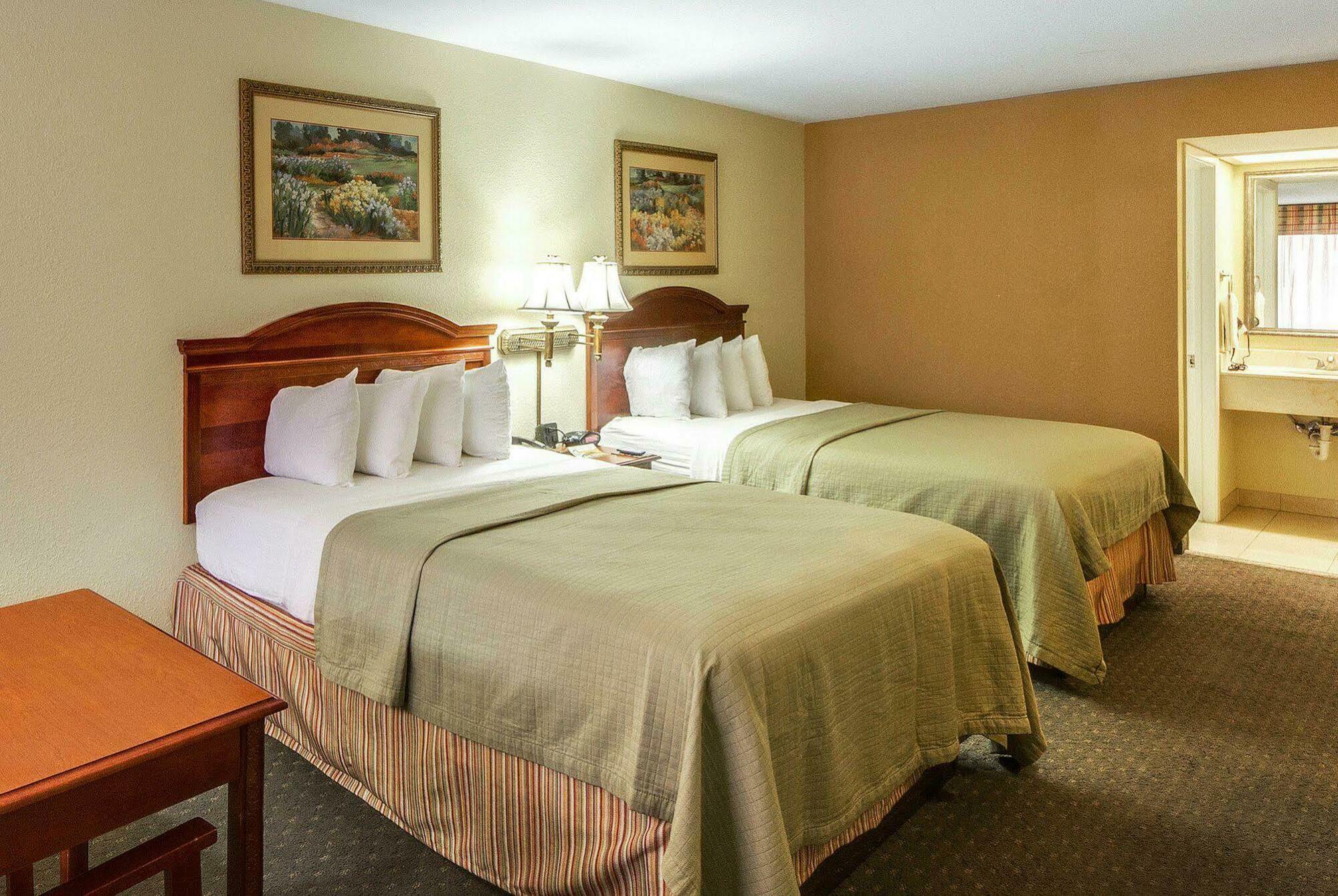 Econo Lodge Inn & Suites Eagle Pass Bagian luar foto