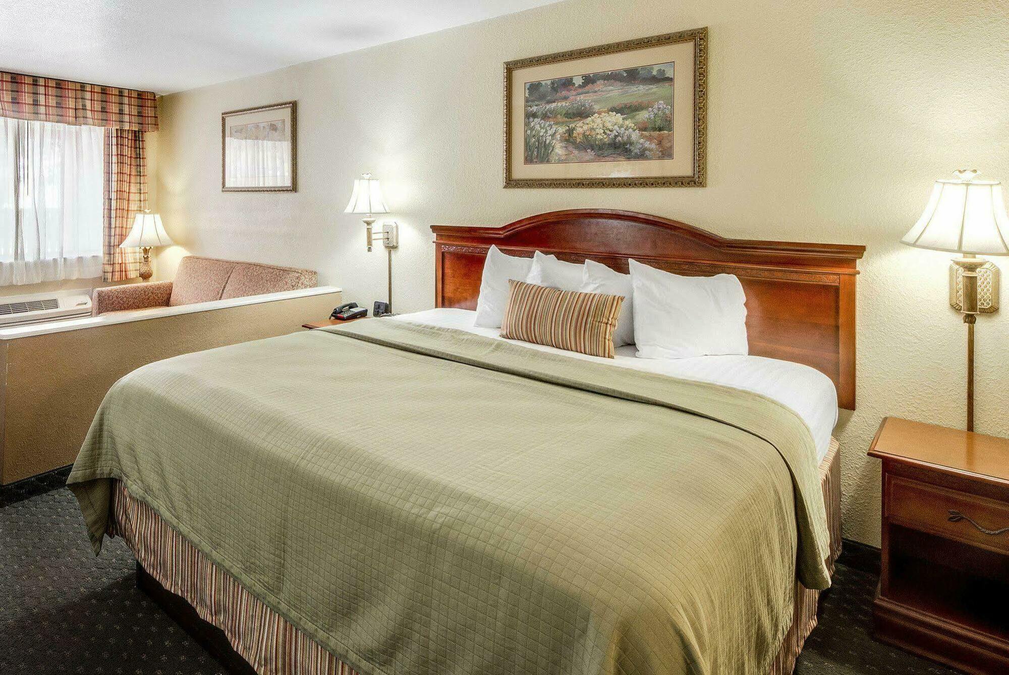 Econo Lodge Inn & Suites Eagle Pass Bagian luar foto